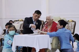 L'ancienne reine Sirikit de Thaïlande a fêté ses 88 ans à l’hôpital entourée des siens