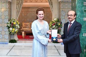 La princesse Lalla Salma de Maroc reçoit la médaille d'or de l'OMS à Rabat, le 22 mai 2017