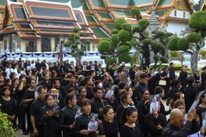 Le dernier hommage des Thaïlandais au roi Bhumibol