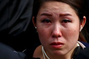 Les Thaïlandais tous en noir pour pleurer leur roi défunt