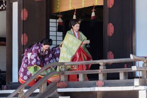 Masako, la nouvelle impératrice a revêtu une spectaculaire tenue traditionnelle