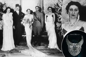 La reine Nazli d’Egypte portant un collier Van Cleef & Arpels, pour le mariage de sa fille la princesse Fawzia, au Caire, le 30 mars 1939. En vignette, le collier exposé au Museum national d’histoire naturelle à Paris, le 15 septembre 2020