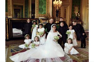 Photo officielle du mariage du prince Harry et de Meghan Markle avec leurs enfants d'honneur