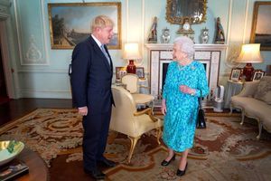La reine Elizabeth II a reçu en audience Boris Johnson au Buckingham Palace à Londres, le 24 juillet 2019