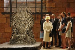 Un trône de fer pour la reine Elizabeth 