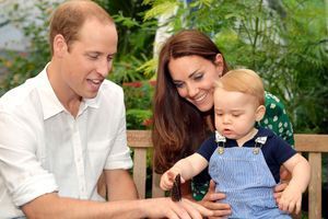 Baby George à près d’un an, avec Kate et William, le 2 juillet 2014 
