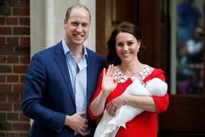 En direct : Kate a quitté la maternité avec le royal bébé