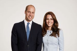 Kate, William, George et Charlotte sur la photo officielle publiée par Kensington palace, lundi 18 décembre 2017.