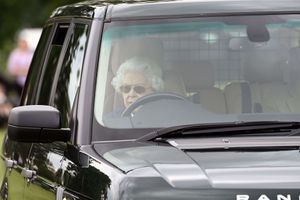 La reine au volant de sa Range Rover au Royal Windsor Horse Show en juillet 2021