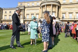 La reine Elizabeth II lors de l’une de ses garden party dans les jardins de Buckingham Palace à Londres, le 15 mai 2018 