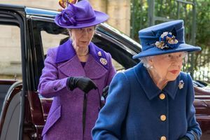 La reine Elizabeth II et la princesse Anne s’offrent une rare sortie publique mère-fille