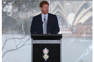 Le prince Harry rend hommage aux victimes du terrorisme
