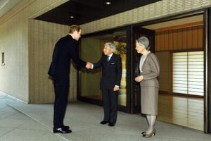 Le prince William rencontre le couple impérial