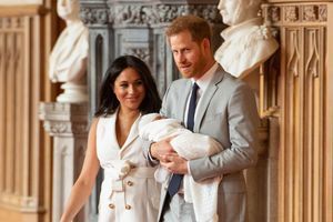 Meghan Markle, le prince Harry et leur fils Archie au château de Windsor, le 8 mai 2019