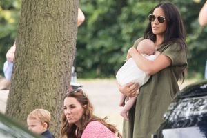 Meghan Markle avec Archie pour soutenir Harry, Kate Middleton et ses enfants présents