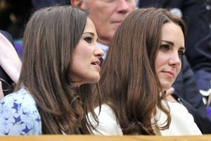 Kate Middleton et sa soeur Pippa Middleton à Wimbledon en 2012.