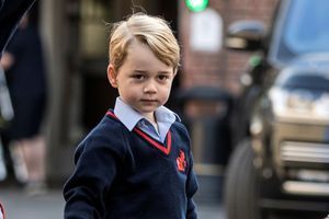 Le prince George dans l'uniforme de son école, à Londres le 7 septembre 2017