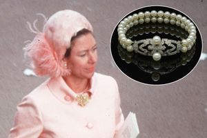 La princesse Margaret, le 15 juin 1970. En vignette: son bracelet Art déco vendu aux enchères ce mardi 14 septembre 2021 