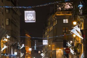 La rue du Faubourg Saint-Honoré scintille pour Noël