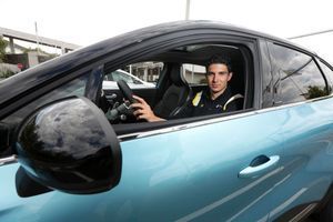 Si Esteban roule aujourd’hui en Mégane RS Trophy-R, une sportive d’exception qu’il adore, il apprécie aussi l’agrément de conduite de ce SUV urbain.
