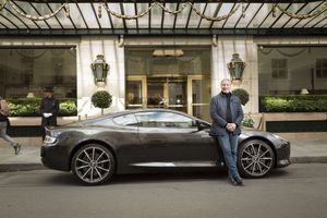 Eric Frechon, le chef du palace parisien Le Bristol et l'Aston Martin DB9 GT.