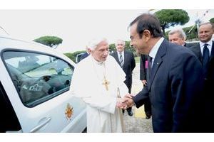  Renault a livré deux voitures électriques au Vatican.
