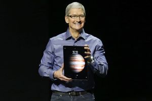 Tim Cook présente l'iPad pro.
