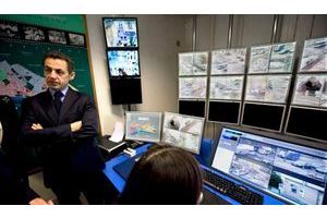  En 2009 déjà, Nicolas Sarkozy avait fait l'éloge de la vidéosurveillance lors d'une vistie à une unité de vidéosurveillance dans poste de police à Epinay-sur-Marne. 