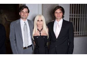  Les frères Haas avec Donatella Versace.