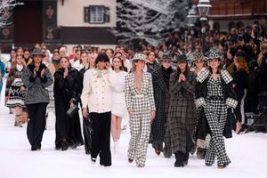 L'émotion au défilé Chanel pour la dernière collection de Karl Lagerfeld