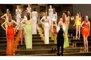  Donatella Versace au défilé haute-couture printemps-été 2012, lors de la Fashion Week de Paris.