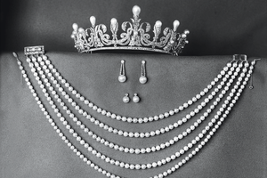 Chaumet Parure perles et diamants réalisée pour le mariage de la princesse Alice de Bourbon-Parme avec l’infant d’Espagne, le prince Alphonse de Bourbon-Siciles, 1936. 
