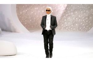  Karl Lagerfeld, directeur artistique de l'ensemble des collections Chanel depuis 1983