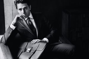 Xavier Dolan incarne désormais l’homme Louis Vuitton dans une nouvelle campagne publicitaire. 