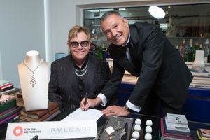 Bulgari avec Elton John dans la lutte contre le sida.
