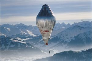 Le ballon Breitling Orbiter 3, le premier à accomplir un tour du monde sans escale, en 1999. À son bord, l’explorateur Bertrand Piccard, qui totalise aujourd’hui plus de 1 000 projets et solutions pour la planète.
