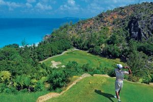 Aux Seychelles, découvrez le plus beau golf du monde
