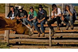  Immersion dans un ranch du Montana, où parents et ados partagent le quotidien des cow-boys. 