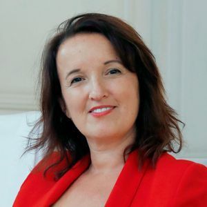 Anne Roumanoff A 50 Ans Je Me Sens Mieux Dans Ma Peau Qu A 20 Ans