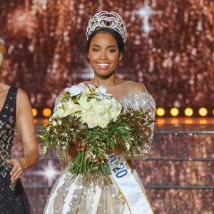 Miss France 2020 Clemence Botino Evoque L Incendie De Son Immeuble