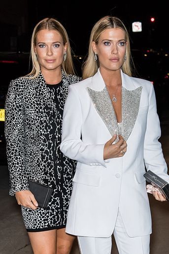 Amelia et Eliza Spencer au défilé Michael Kors lors de la Fashion Week de New York le 15 février 2022