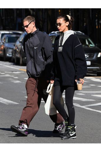 Bella Hadid et Marc Kalman à New York le 21 février 2022. 