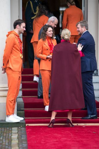 La reine Maxima, de dos, et le roi Willem-Alexander des Pays-Bas à La Haye le 22 février 2022