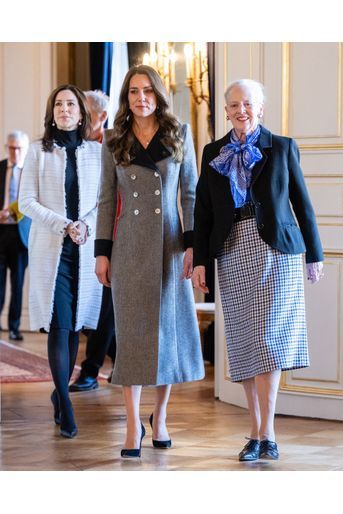 La reine Margrethe II et la princesse Mary de Danemark avec la duchesse de Cambridge à Copenhague, le 23 février 2022