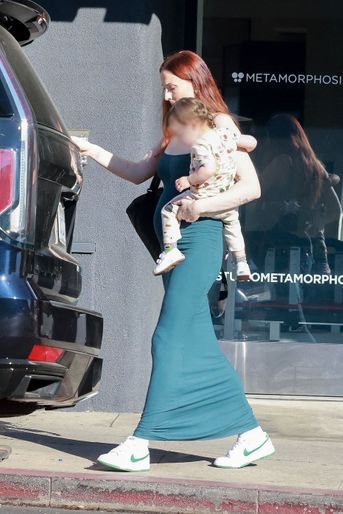 Sophie Turner et sa fille Willa, à Los Angeles, le 12 février 2022.