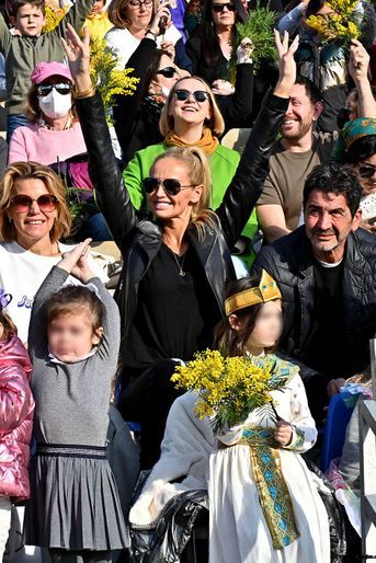 Adriana Karembeu, son mari Aram Ohanian, et leur fille Nina lors du Carnaval de Nice, le 13 février 2022.