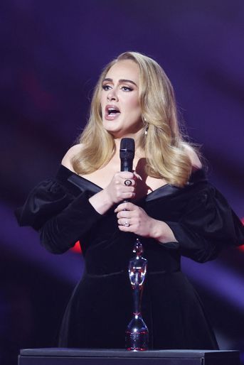 Adele aux Brit Awards à Londres le 8 février 2022