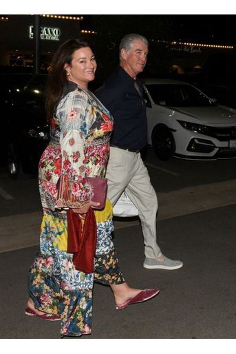 Pierce Brosnan et sa femme Keely Shaye Smith à la sortie du restaurant «Lucky&#039;s steakhouse» à Malibu, le 9 février 2022.