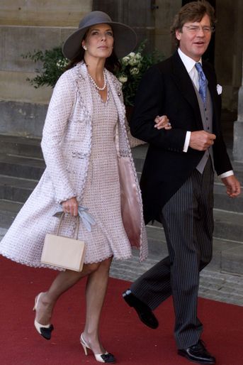 La princesse Caroline de Monaco et son mari le prince Ernst August de Hanovre au mariage du prince Willem-Alexander des Pays-Bas et de Maxima Zorreguieta à Amsterdam, le 2 février 2002
