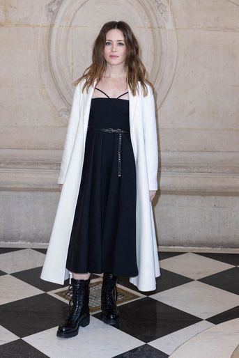 Claire Foy au défilé Dior Haute Couture à Paris le 24 janvier 2022